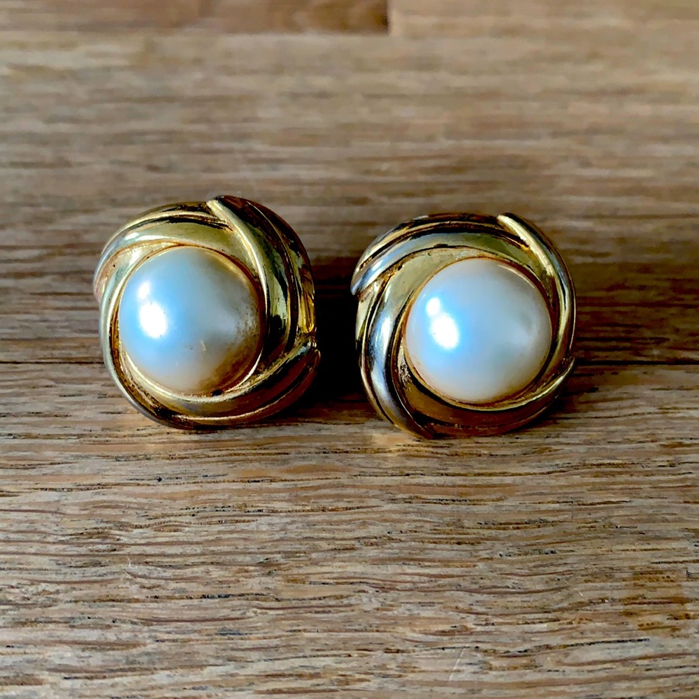 Vintage 1950s pearl/gold stud earrings